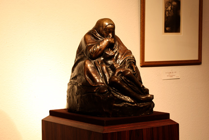 『ピエタ(Pietà)』（ブロンズ彫刻作品 1936年：当館収蔵）