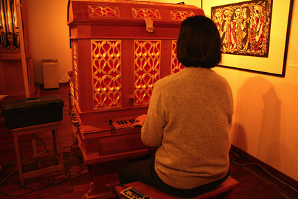 武久源造さん「このオルガンを、ふいご手と息を合わせて弾いていると、私は時を忘れてしまう･･･」